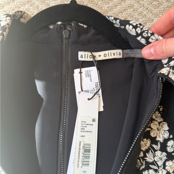 NWT Alice and Olivia Ellis Dress Size 4 - Picture 8 of 11